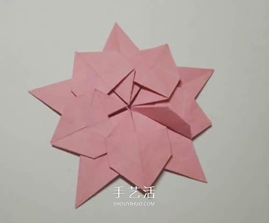 圣誕節(jié)折紙圣誕花圖解 平面圣誕花的折法步驟 -  itrip.net.cn