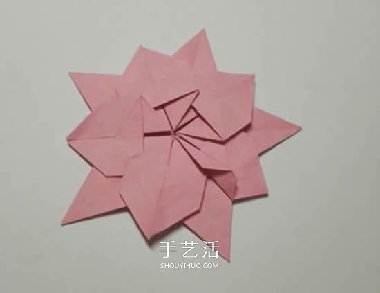 圣誕節(jié)折紙圣誕花圖解 平面圣誕花的折法步驟 -  itrip.net.cn