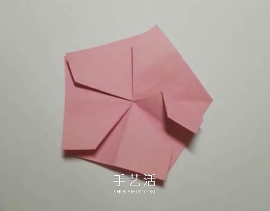 圣誕節(jié)折紙圣誕花圖解 平面圣誕花的折法步驟 -  itrip.net.cn