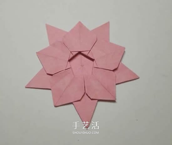 圣誕節(jié)折紙圣誕花圖解 平面圣誕花的折法步驟 -  itrip.net.cn