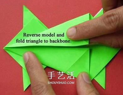 按一下會(huì)跳的青蛙折紙 折紙會(huì)跳遠(yuǎn)的青蛙圖解 -  itrip.net.cn