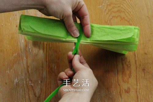 簡(jiǎn)單又漂亮手工皺紋紙花的制作方法圖解 -  itrip.net.cn