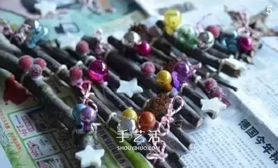 樹枝做圣誕樹掛飾方法 DIY簡單圣誕樹裝飾圖解 -  itrip.net.cn