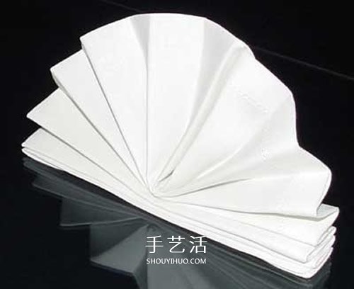 餐巾折扇子的方法圖解 簡單餐巾扇子折疊教程 -  itrip.net.cn