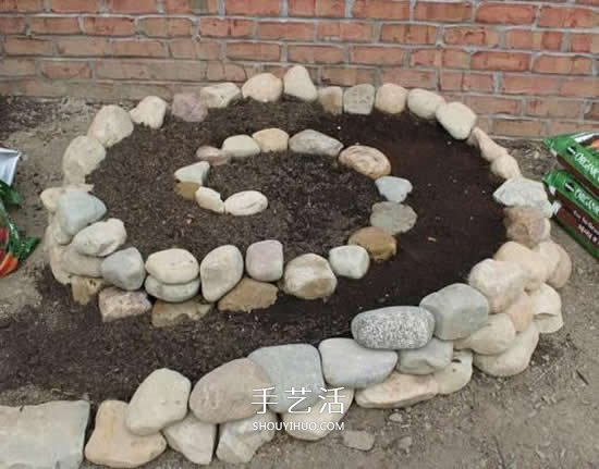 DIY螺旋花壇的方法 立體螺旋花壇的做法圖片 -  itrip.net.cn