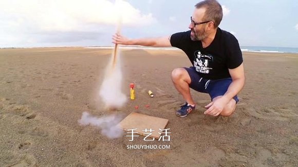 創(chuàng)意水火箭的做法圖解 讓可樂瓶一飛沖天！ -  itrip.net.cn