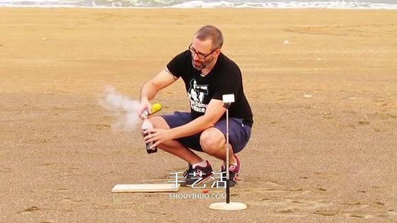 創(chuàng)意水火箭的做法圖解 讓可樂瓶一飛沖天！ -  itrip.net.cn