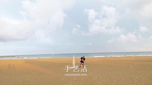 創(chuàng)意水火箭的做法圖解 讓可樂瓶一飛沖天！ -  itrip.net.cn