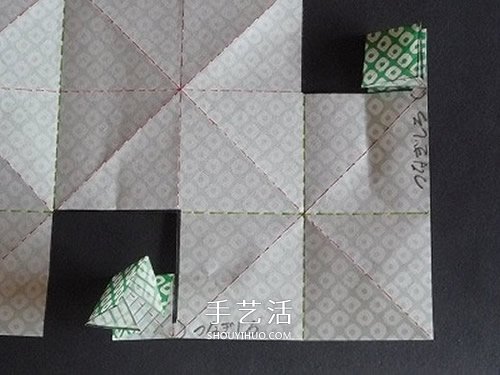 連體千紙鶴的折法圖解 一張紙折出三只紙鶴 -  itrip.net.cn