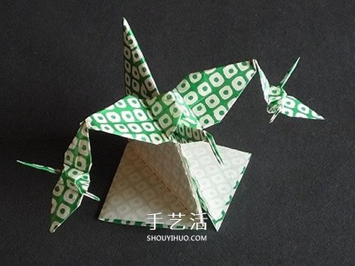 連體千紙鶴的折法圖解 一張紙折出三只紙鶴 -  itrip.net.cn
