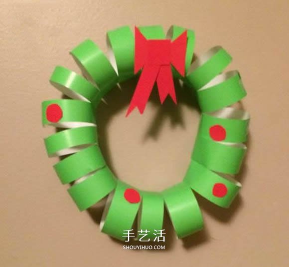 彩紙手工制作圣誕花環(huán) 幼兒做圣誕節(jié)花環(huán)教程 -  itrip.net.cn
