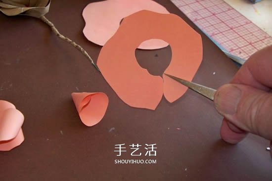 卡紙玫瑰花的做法圖解 簡單彩色紙玫瑰制作 -  itrip.net.cn
