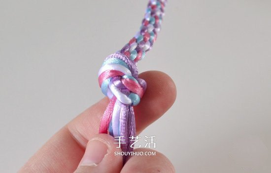 怎么編織彩色手鏈圖解 四根繩編手鏈的方法 -  itrip.net.cn