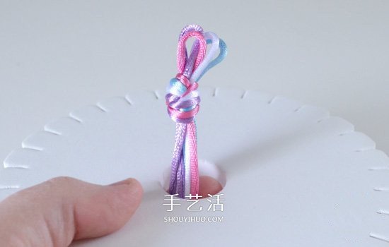 怎么編織彩色手鏈圖解 四根繩編手鏈的方法 -  itrip.net.cn