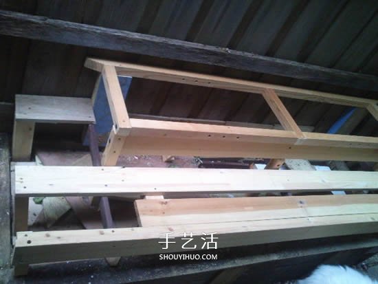 舊的原木床架改造利用 DIY制作花架的過程 -  itrip.net.cn