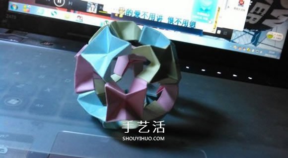 鏤空紙花球怎么折圖解 簡單手工花球的折法 -  itrip.net.cn