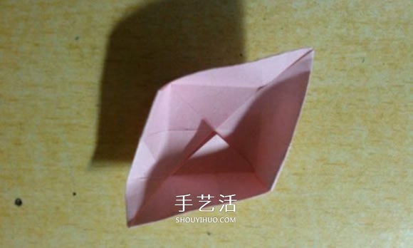 鏤空紙花球怎么折圖解 簡單手工花球的折法 -  itrip.net.cn
