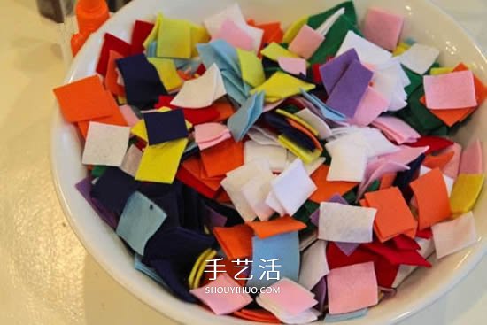 不織布做多彩圣誕花環(huán) 最簡單布藝圣誕花環(huán)DIY -  itrip.net.cn