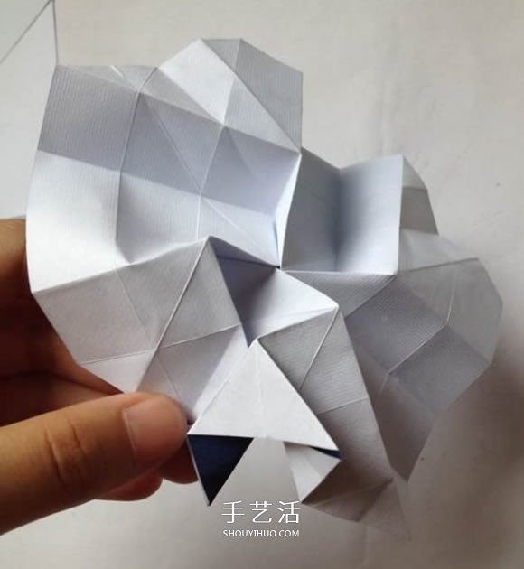 川崎玫瑰的經(jīng)典折法圖解 怎么折川崎玫瑰花教程 -  itrip.net.cn
