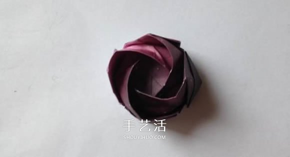 川崎玫瑰的經(jīng)典折法圖解 怎么折川崎玫瑰花教程 -  itrip.net.cn