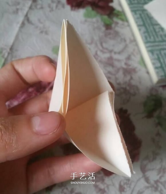 百合花的折法簡單易學(xué) 怎么折百合花的圖片 -  itrip.net.cn