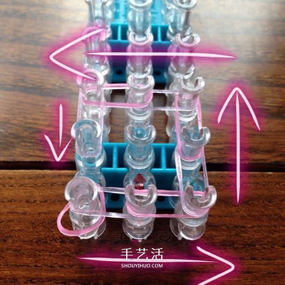 怎樣用橡皮筋編織戒指 編成漂亮的花朵造型 -  itrip.net.cn