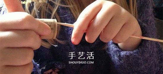 紅酒瓶塞制作爆竹 做一個(gè)喜慶的春節(jié)新年掛飾 -  itrip.net.cn
