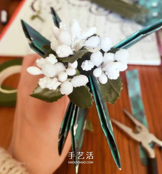 卷紙筒廢物利用 和紙花一起做漂亮圣誕花環(huán) -  itrip.net.cn