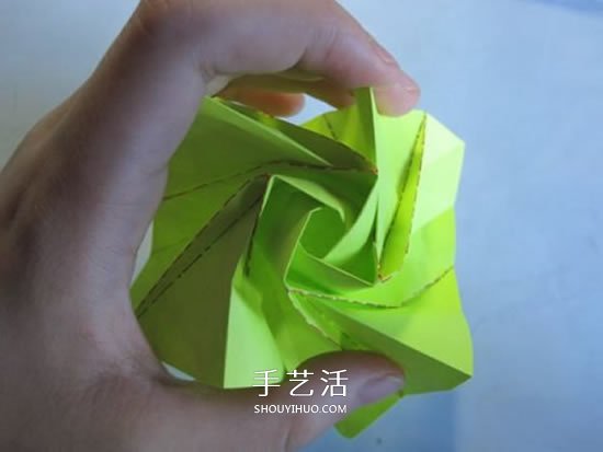 原創(chuàng)紙玫瑰花的折紙圖解 步驟過程非常詳細 -  itrip.net.cn