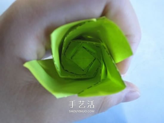 原創(chuàng)紙玫瑰花的折紙圖解 步驟過程非常詳細 -  itrip.net.cn