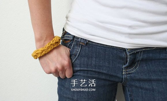 舊T恤編織手鏈的方法 粗獷風(fēng)男士手鏈DIY -  itrip.net.cn