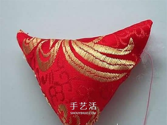 中國傳統(tǒng)香包的做法 不織布DIY心形香包圖解 -  itrip.net.cn