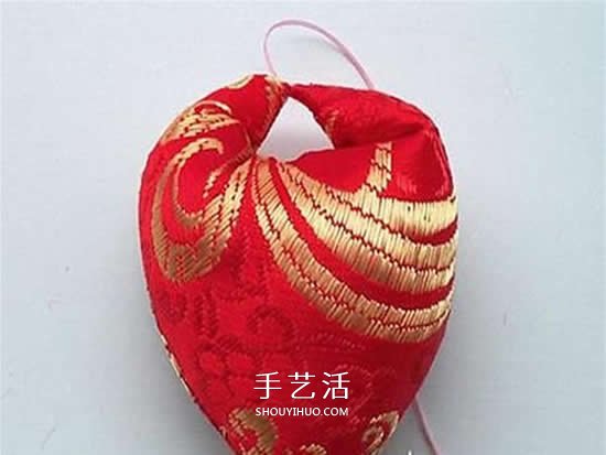 中國傳統(tǒng)香包的做法 不織布DIY心形香包圖解 -  itrip.net.cn