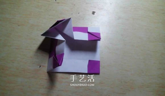 怎么折紙格紋愛心圖解 雙色格子心形的折法 -  itrip.net.cn