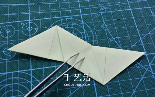 怎么折紙星星花球圖解 發(fā)射光芒立體星星的折法 -  itrip.net.cn