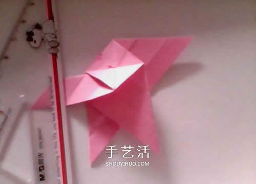 簡(jiǎn)單紙玫瑰花的折法 像是還未完全綻放的結(jié)構(gòu) -  itrip.net.cn