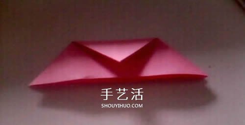 簡(jiǎn)單紙玫瑰花的折法 像是還未完全綻放的結(jié)構(gòu) -  itrip.net.cn