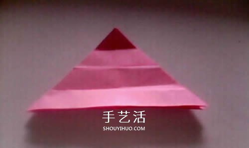 簡(jiǎn)單紙玫瑰花的折法 像是還未完全綻放的結(jié)構(gòu) -  itrip.net.cn