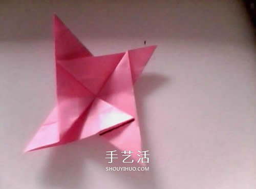 簡(jiǎn)單紙玫瑰花的折法 像是還未完全綻放的結(jié)構(gòu) -  itrip.net.cn