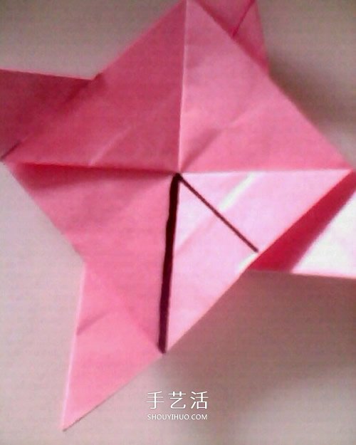 簡(jiǎn)單紙玫瑰花的折法 像是還未完全綻放的結(jié)構(gòu) -  itrip.net.cn
