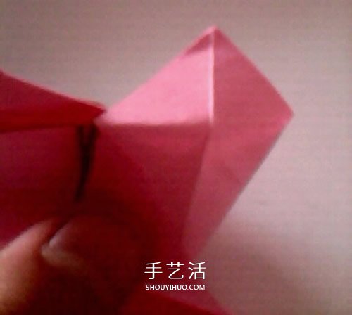 簡(jiǎn)單紙玫瑰花的折法 像是還未完全綻放的結(jié)構(gòu) -  itrip.net.cn