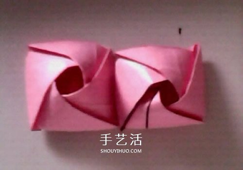 簡(jiǎn)單紙玫瑰花的折法 像是還未完全綻放的結(jié)構(gòu) -  itrip.net.cn