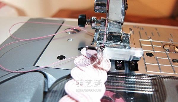 花布條玫瑰花手工制作 布條玫瑰花飾品DIY圖解 -  itrip.net.cn