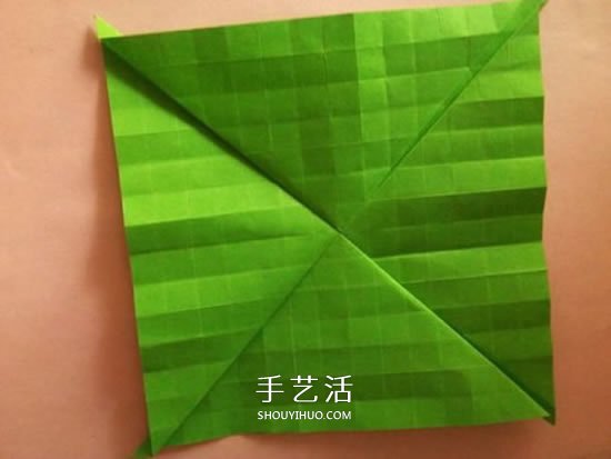 一張紙折玫瑰花的圖解教程 連花萼也一起折出 -  itrip.net.cn