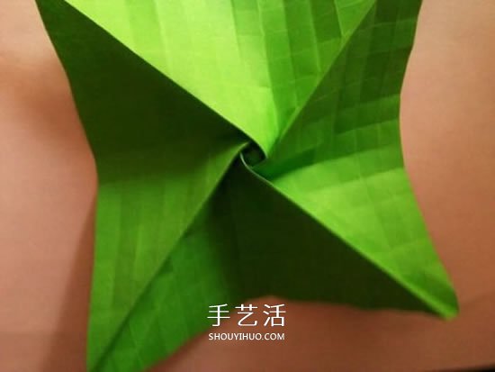 一張紙折玫瑰花的圖解教程 連花萼也一起折出 -  itrip.net.cn