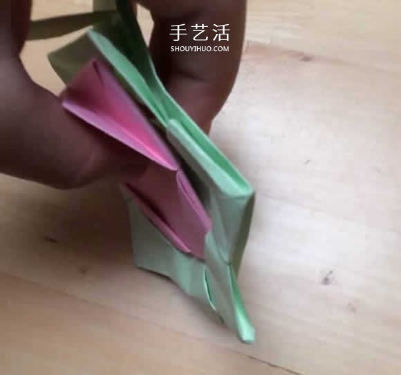 旋轉(zhuǎn)紙陀螺怎么折圖解 簡(jiǎn)單花型陀螺折紙教程 -  itrip.net.cn