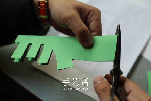 春字剪紙方法步驟圖解 簡(jiǎn)單春節(jié)春的剪紙教程 -  itrip.net.cn