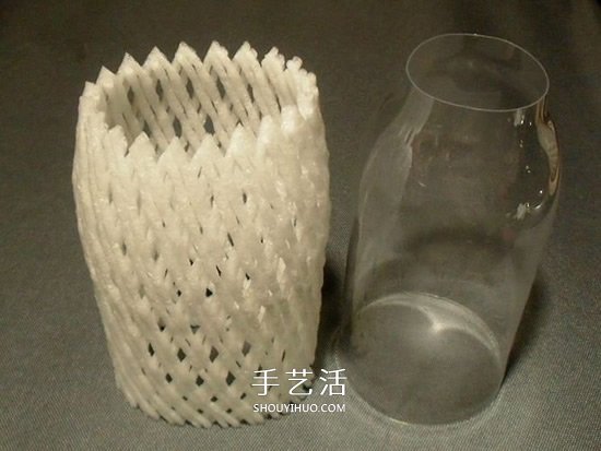 水果網(wǎng)套廢物利用 配上礦泉水瓶做燈籠燈飾 -  itrip.net.cn
