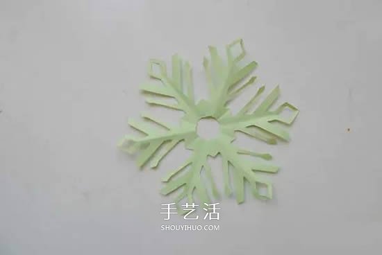 剪六角雪花的剪紙方法 雪花窗花怎么剪步驟圖 -  itrip.net.cn