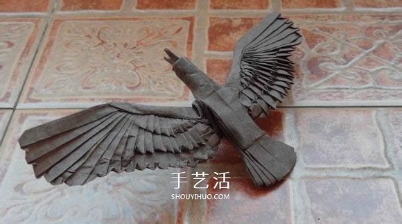 鷹的折紙教程 手工折紙展開翅膀雄鷹的步驟圖 -  itrip.net.cn